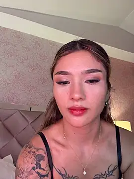 Snapshot of Arianavillada chatting on 05.25.26 Arianavillada online show from 05.25.26