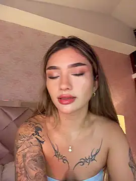 Snapshot of Arianavillada chatting on 06.21.26 Arianavillada online show from 06.21.26