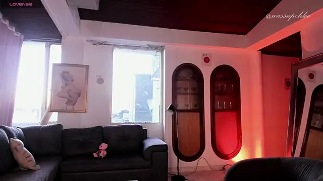 misschloe   online show from 01.29.25