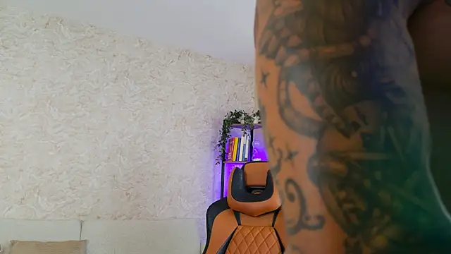 AdanReilly online show from 01.04.25