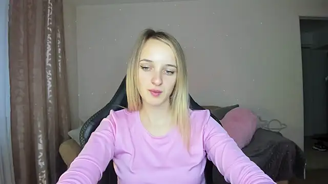 Snapshot of RouseReed chatting on 10.23.25 RouseReed online show from 10.23.25