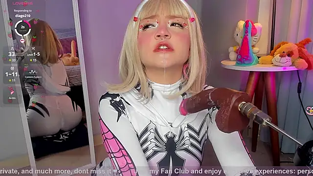 Snapshot of Tiny__Emmy chatting on 10.05.25 Tiny Emmy online show from 10.05.25