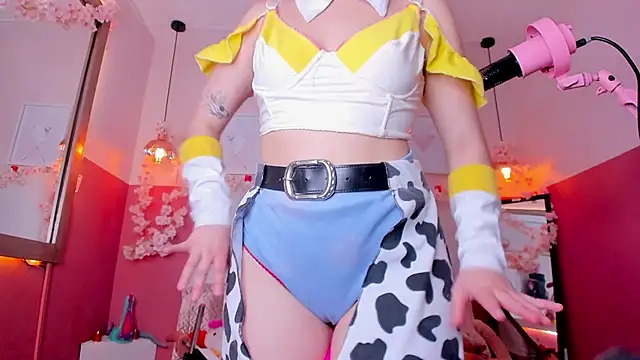 Snapshot of Tiny__Emmy chatting on 10.19.25 Tiny Emmy online show from 10.19.25