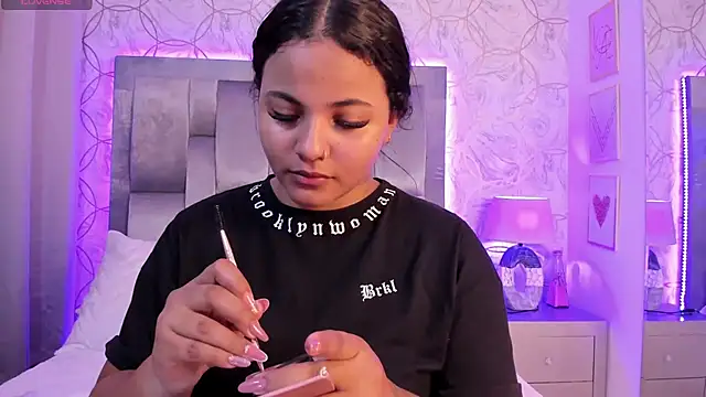 EmmaWeest online show from 12.04.24