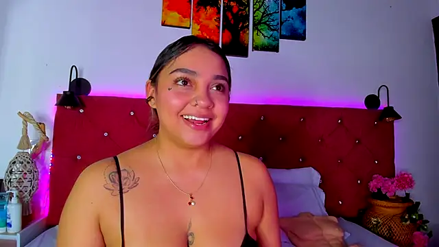 Snapshot of Abril_Gomez06 chatting on 10.19.25 Abril Gomez06 online show from 10.19.25