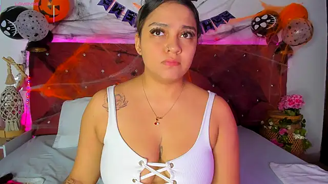 Snapshot of Abril_Gomez06 chatting on 10.24.25 Abril Gomez06 online show from 10.24.25