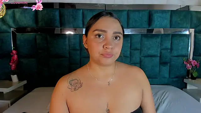 Snapshot of Abril_Gomez06 chatting on 04.22.26 Abril Gomez06 online show from 04.22.26