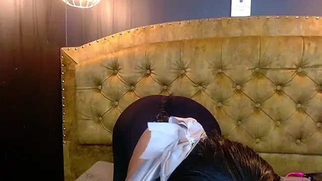 CrystalBrooke3x online show from 12.28.24