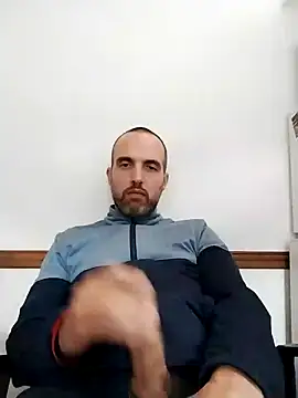 Snapshot of leon3875 chatting on 12.12.24 leon3875 online show from 12.12.24