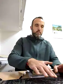 Snapshot of leon3875 chatting on 03.08.25 leon3875 online show from 03.08.25