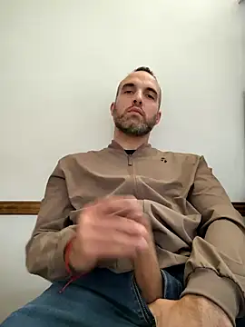 Snapshot of leon3875 chatting on 09.08.25 leon3875 online show from 09.08.25