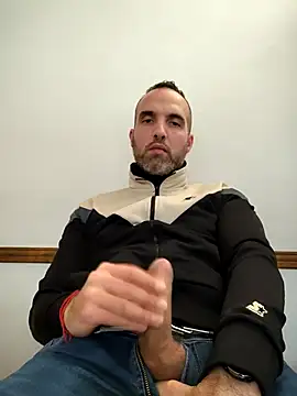 Snapshot of leon3875 chatting on 09.10.25 leon3875 online show from 09.10.25