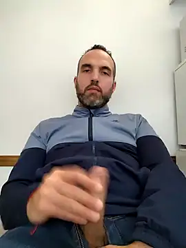 Snapshot of leon3875 chatting on 09.24.25 leon3875 online show from 09.24.25