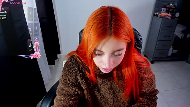 Snapshot of Violetaarey chatting on 06.11.26 Violetaarey online show from 06.11.26