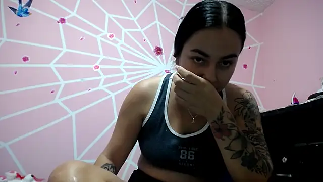 Snapshot of Gisella_chaud chatting on 11.18.25 Gisella chaud online show from 11.18.25