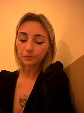 sexy blondie92 online show from 10.25.25