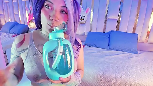 Broklinwhite  online show from 04.16.26