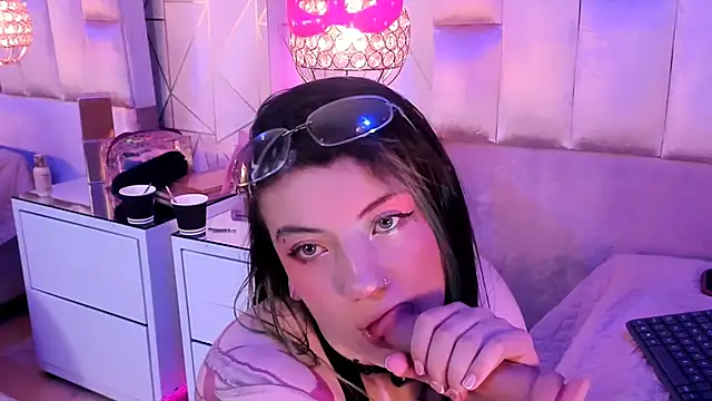 Snapshot of Broklinwhite_ chatting on 05.15.26 Broklinwhite online show from 05.15.26
