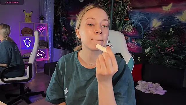 TiffanyBatson online show from 12.03.24