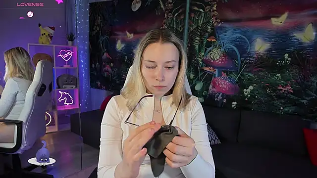 TiffanyBatson online show from 01.21.25