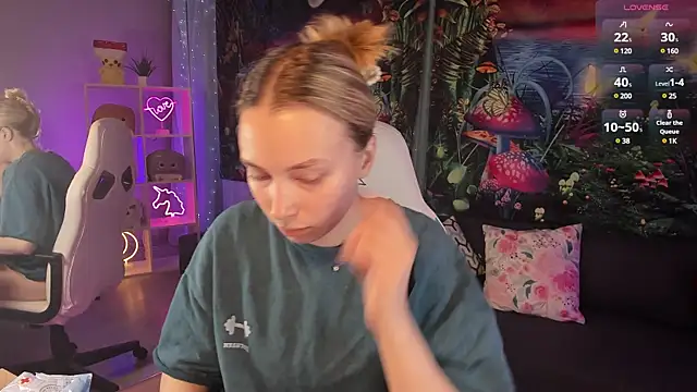 TiffanyBatson online show from 02.05.25