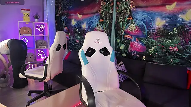 TiffanyBatson online show from 02.23.25