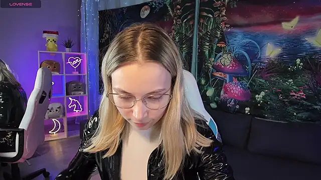 TiffanyBatson online show from 02.23.25