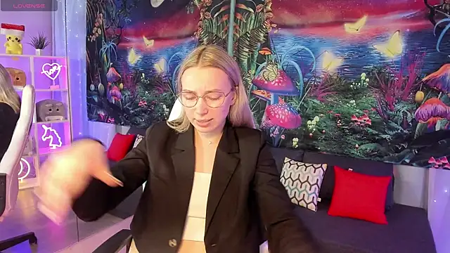 TiffanyBatson online show from 03.07.25