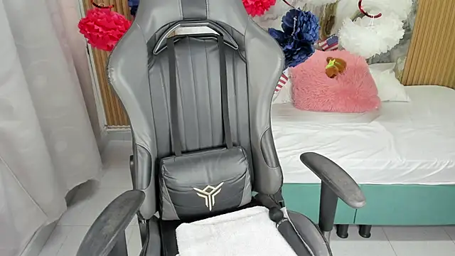 Lili 16 online show from 09.18.25