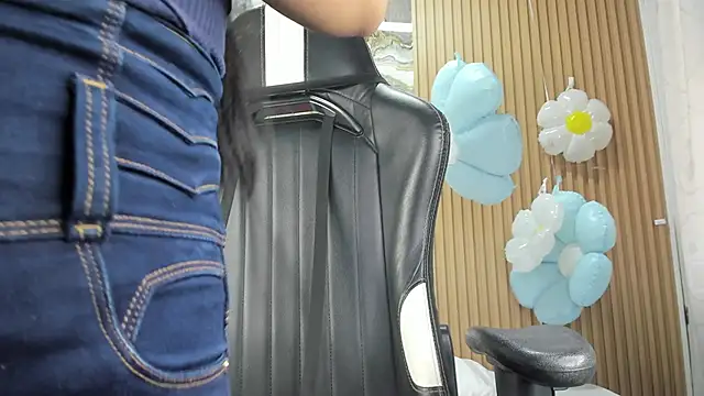 Snapshot of Lili_16 chatting on 05.18.26 Lili 16 online show from 05.18.26