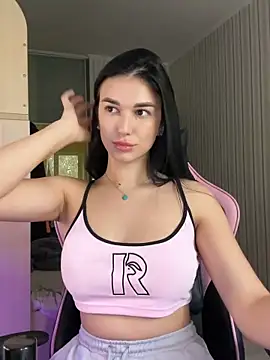 Julietta a online show from 10.31.25