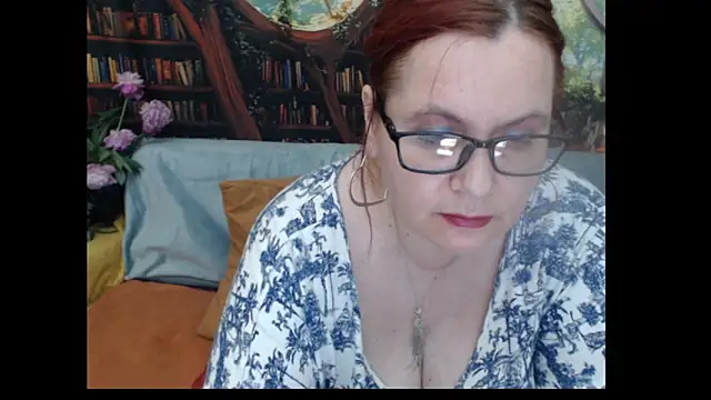 Snapshot of PlayfullMature chatting on 06.11.26 PlayfullMature online show from 06.11.26
