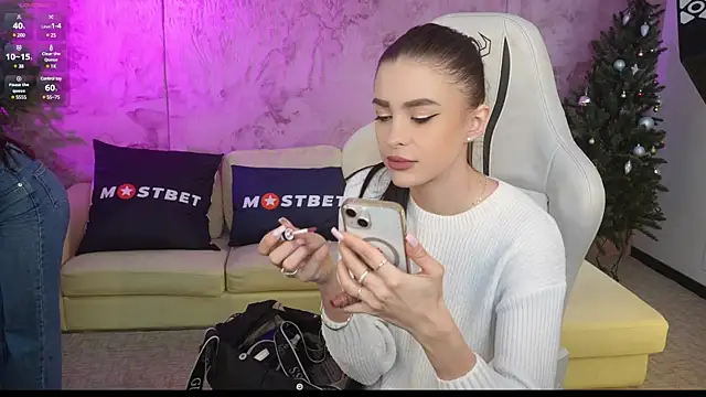 Snapshot of Tina_Breeze chatting on 12.28.24 Tina Breeze online show from 12.28.24