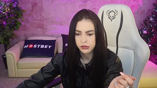 Snapshot of Tina_Breeze chatting on 12.29.24 Tina Breeze online show from 12.29.24