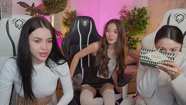 Snapshot of Tina_Breeze chatting on 02.08.25 Tina Breeze online show from 02.08.25