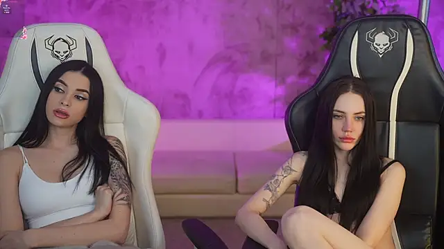 Snapshot of Tina_Breeze chatting on 02.19.25 Tina Breeze online show from 02.19.25