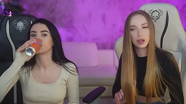 Snapshot of Tina_Breeze chatting on 02.20.25 Tina Breeze online show from 02.20.25