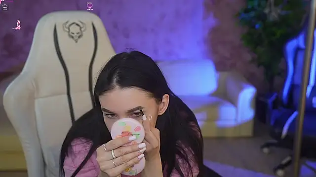 Snapshot of Tina_Breeze chatting on 03.18.25 Tina Breeze online show from 03.18.25