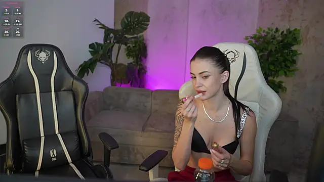 Snapshot of Tina_Breeze chatting on 10.17.25 Tina Breeze online show from 10.17.25