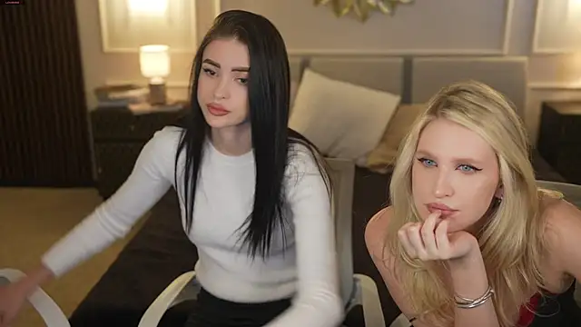 Snapshot of Tina_Breeze chatting on 10.22.25 Tina Breeze online show from 10.22.25