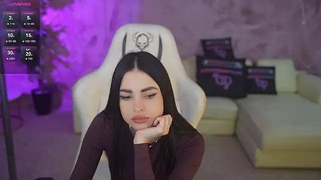 Snapshot of Tina_Breeze chatting on 11.18.25 Tina Breeze online show from 11.18.25