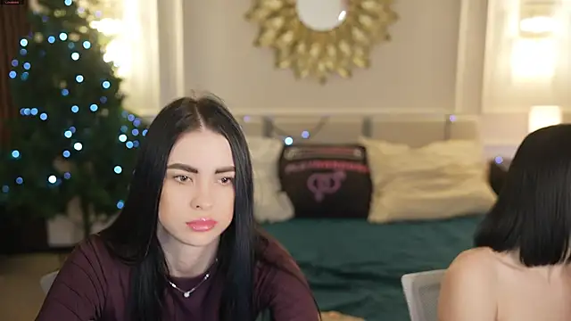 Snapshot of Tina_Breeze chatting on 12.23.25 Tina Breeze online show from 12.23.25