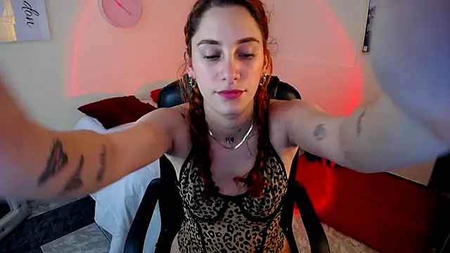 IsaBaileys  online show from 02.26.25