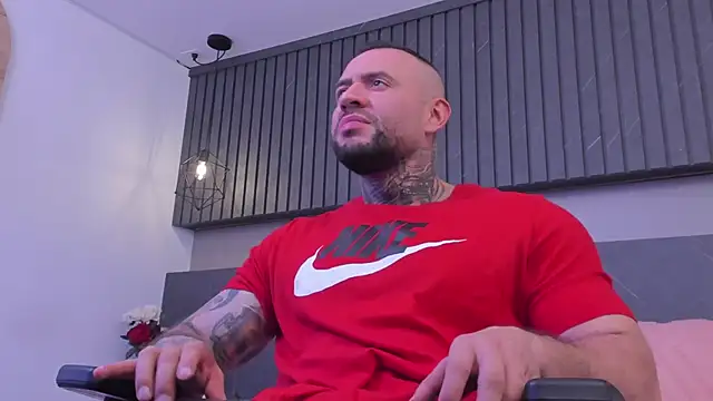 Snapshot of BruceDallas chatting on 12.01.24 BruceDallas online show from 12.01.24