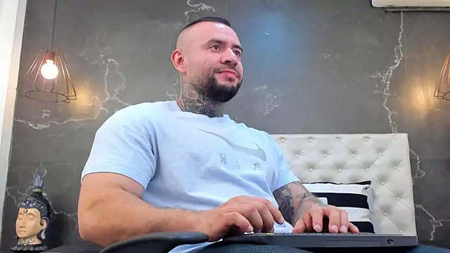 Snapshot of BruceDallas chatting on 12.06.24 BruceDallas online show from 12.06.24