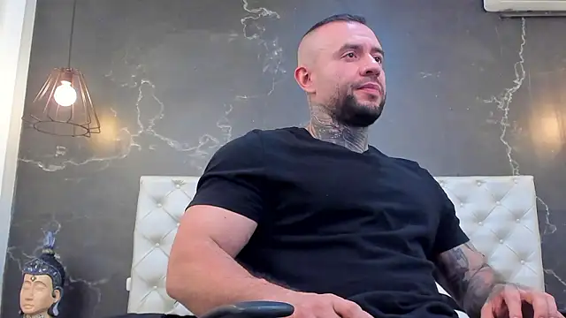 Snapshot of BruceDallas chatting on 12.08.24 BruceDallas online show from 12.08.24