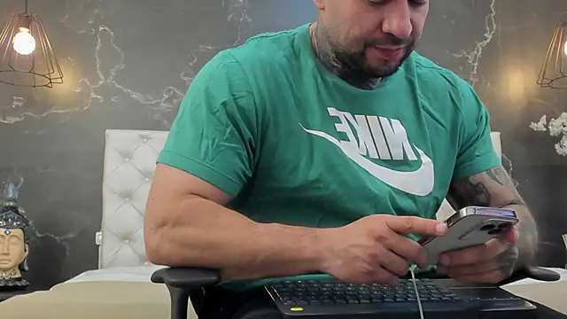 Snapshot of BruceDallas chatting on 01.30.25 BruceDallas online show from 01.30.25