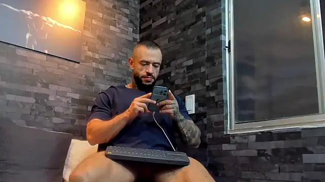 Snapshot of BruceDallas chatting on 09.19.25 BruceDallas online show from 09.19.25