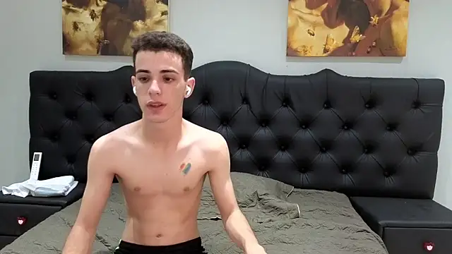 Snapshot of Cristian_Delgado chatting on 12.21.24 Cristian Delgado online show from 12.21.24