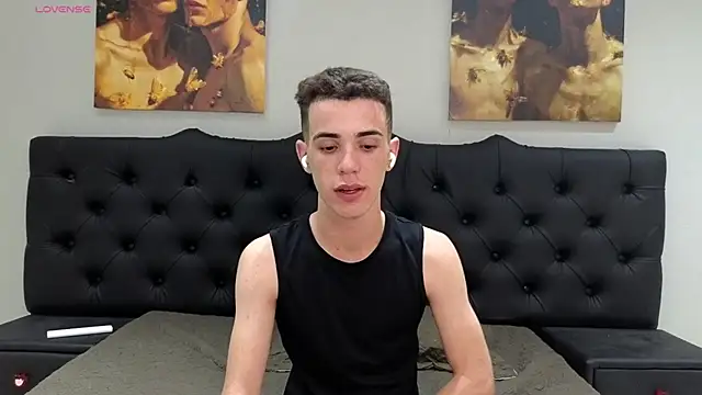 Snapshot of Cristian_Delgado chatting on 12.28.24 Cristian Delgado online show from 12.28.24